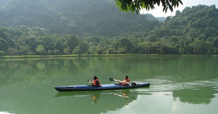cuc phuong national park ninh binh kayaking
